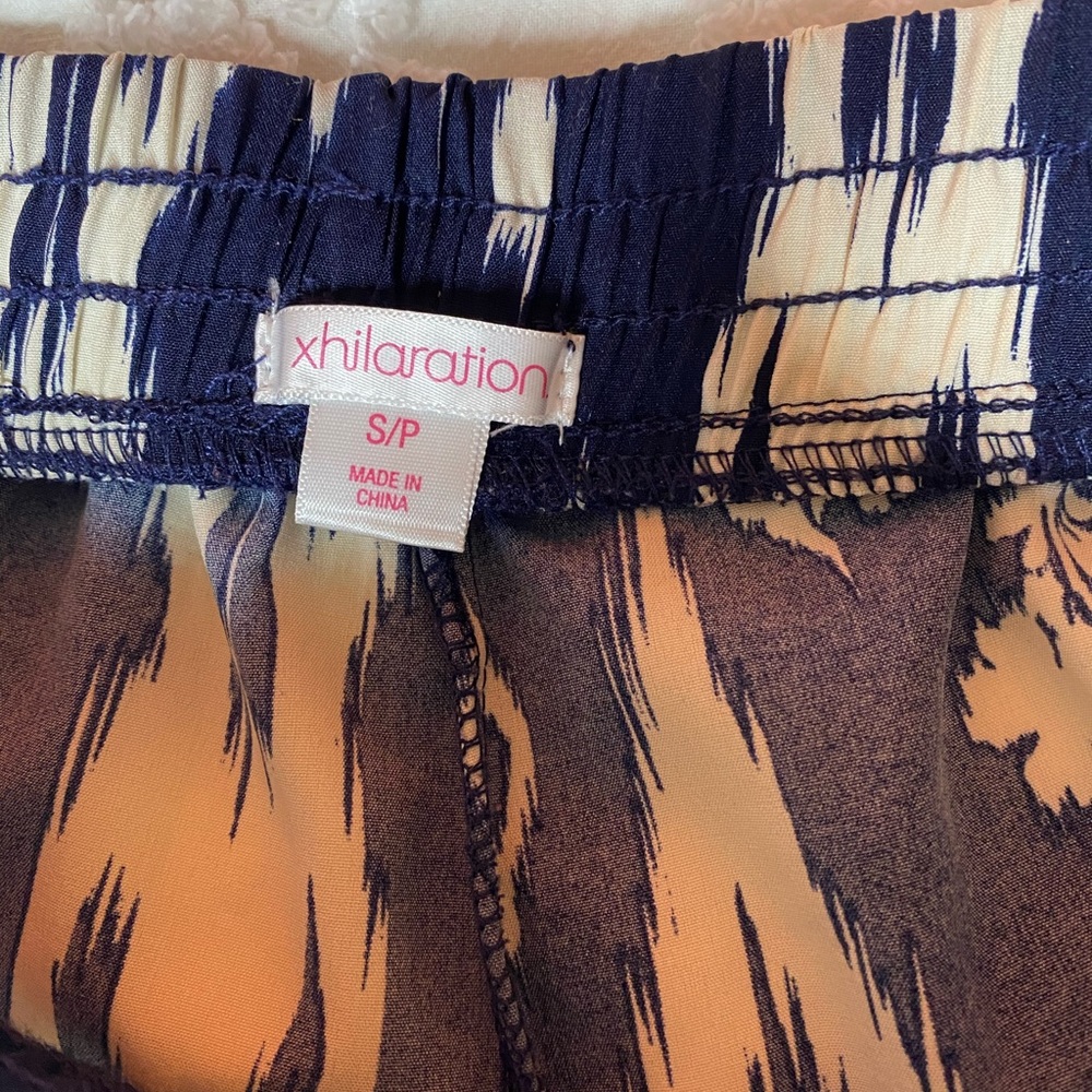 Drawstring pants - Picture 2 of 2